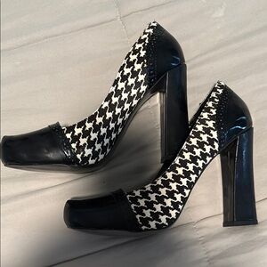 Tahari Elegant Black and White calf hair Houndstooth Women's Heels
